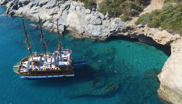 Alanya Catamaran Boat Tour – Swim, Sun & Foam Party Fun