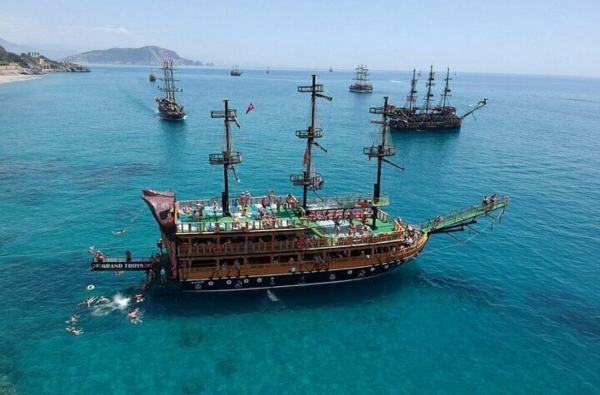 Pirate Boat Trip in Alanya 🏴‍☠️ | Foam Party & Caves Exploration